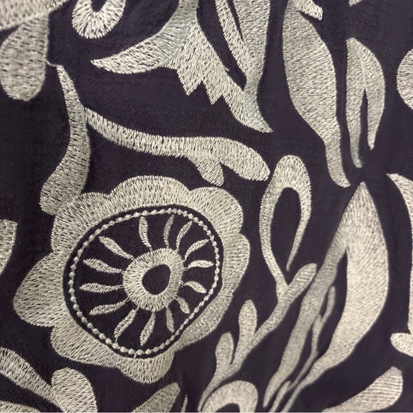 THML Navy Blue w/ Lt Blue Embroidery Floral/Bird Cap Sleeve Blouse- sz L - Picture 3 of 4